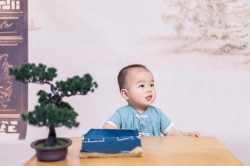 梨树县怀孕肚子中间凹两边凸